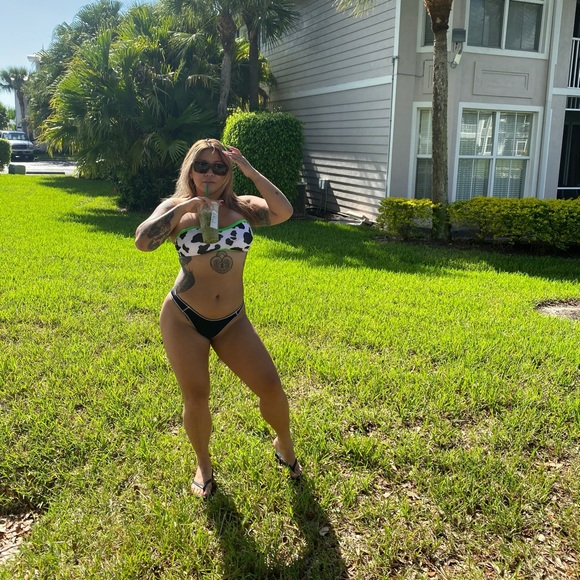 ✨🦄 MEET YOUR POSHER 🦄✨ - Picture 5 of 6